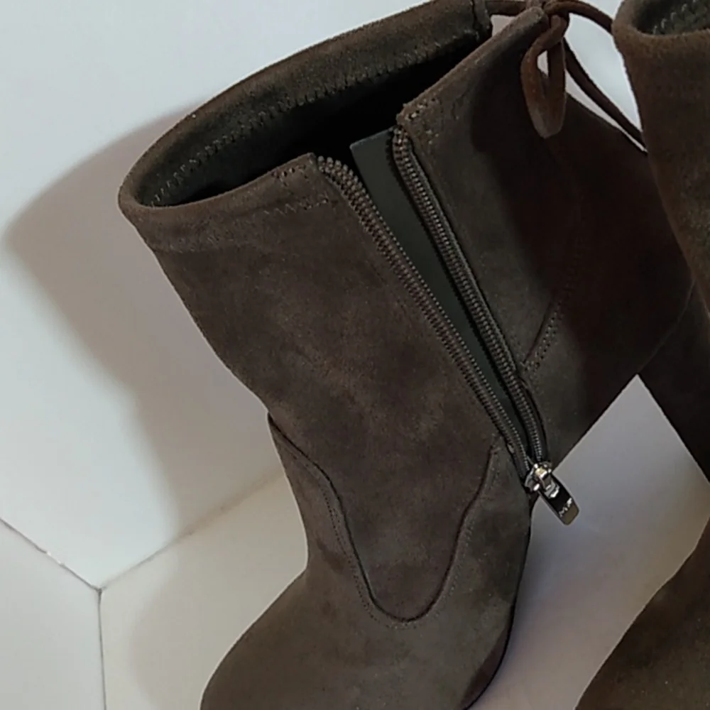 *Marc Fisher ‘Justice2’ Suede Ankle Booties – Brown/Taupe – W‎ 8